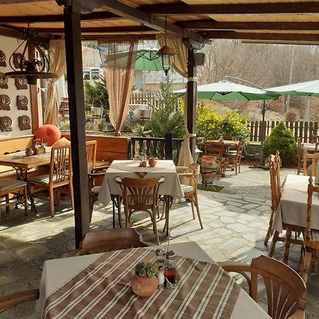 Restaurant And Apartments - T'Ga Za Jug Lazaropole Екстер'єр фото