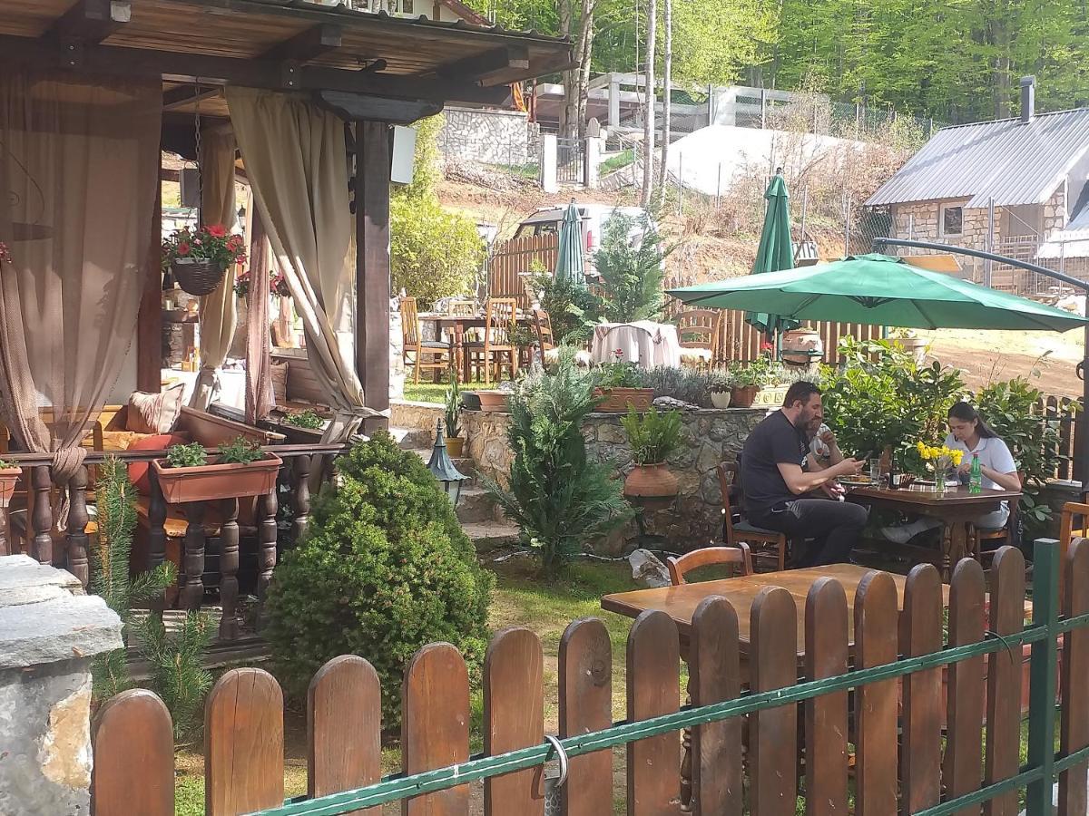 Restaurant And Apartments - T'Ga Za Jug Lazaropole Екстер'єр фото