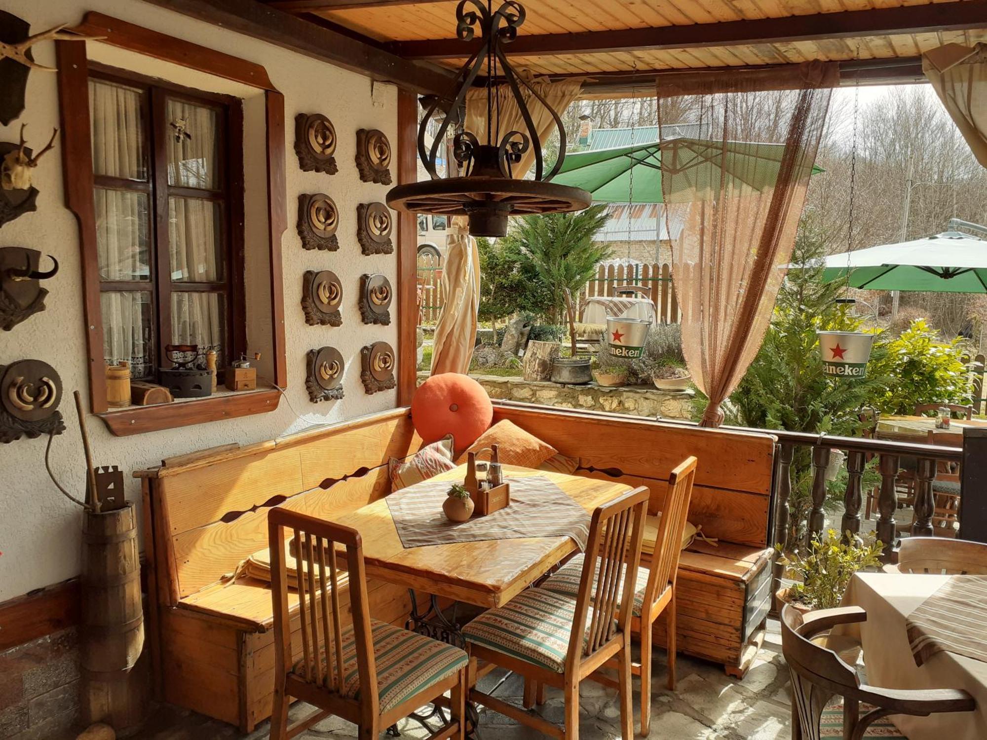 Restaurant And Apartments - T'Ga Za Jug Lazaropole Екстер'єр фото