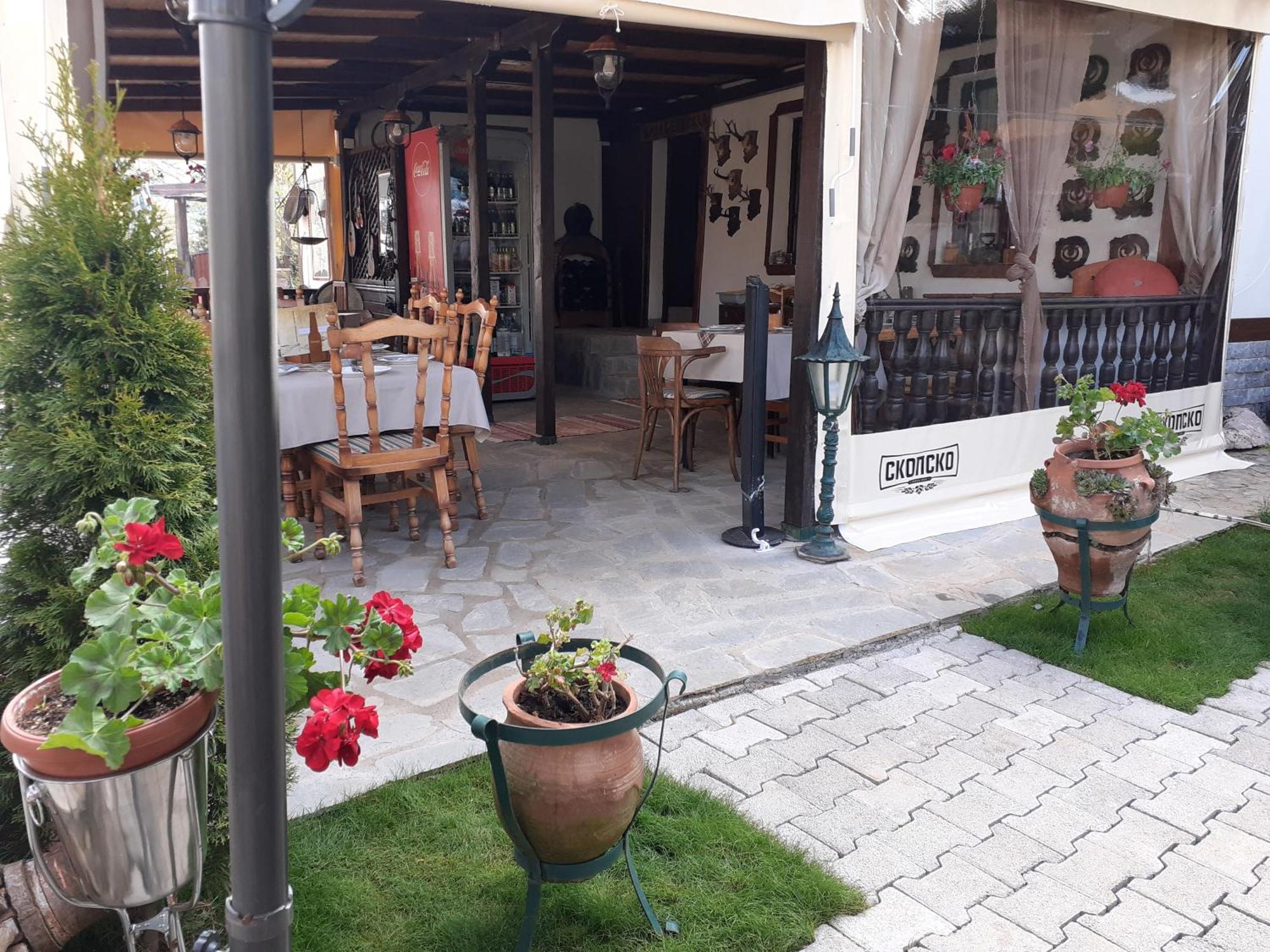Restaurant And Apartments - T'Ga Za Jug Lazaropole Екстер'єр фото