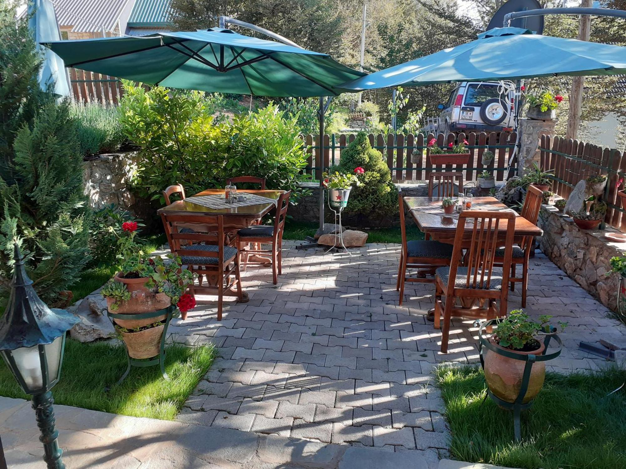 Restaurant And Apartments - T'Ga Za Jug Lazaropole Екстер'єр фото