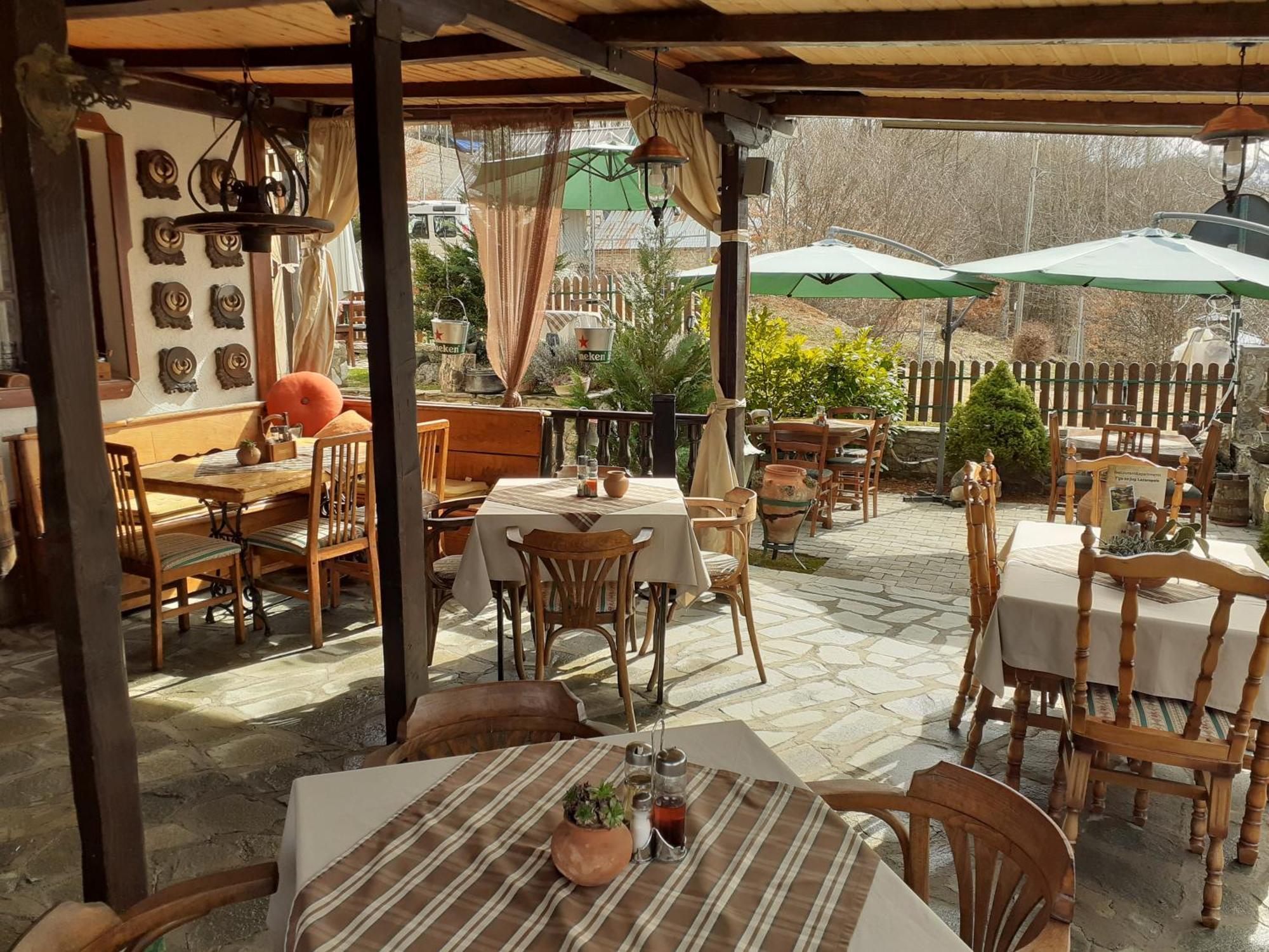 Restaurant And Apartments - T'Ga Za Jug Lazaropole Екстер'єр фото